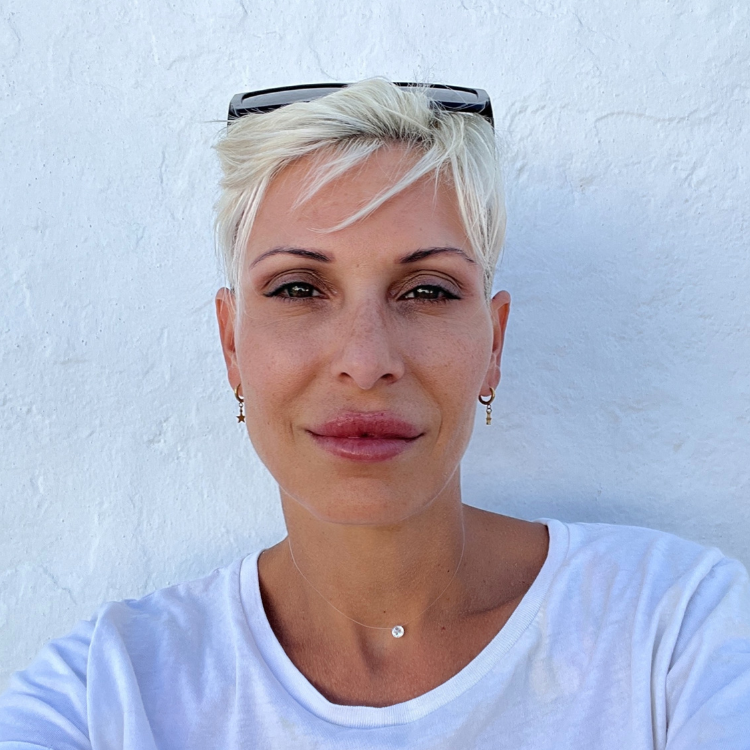 Lily Efthymiou. - Photo Contacts